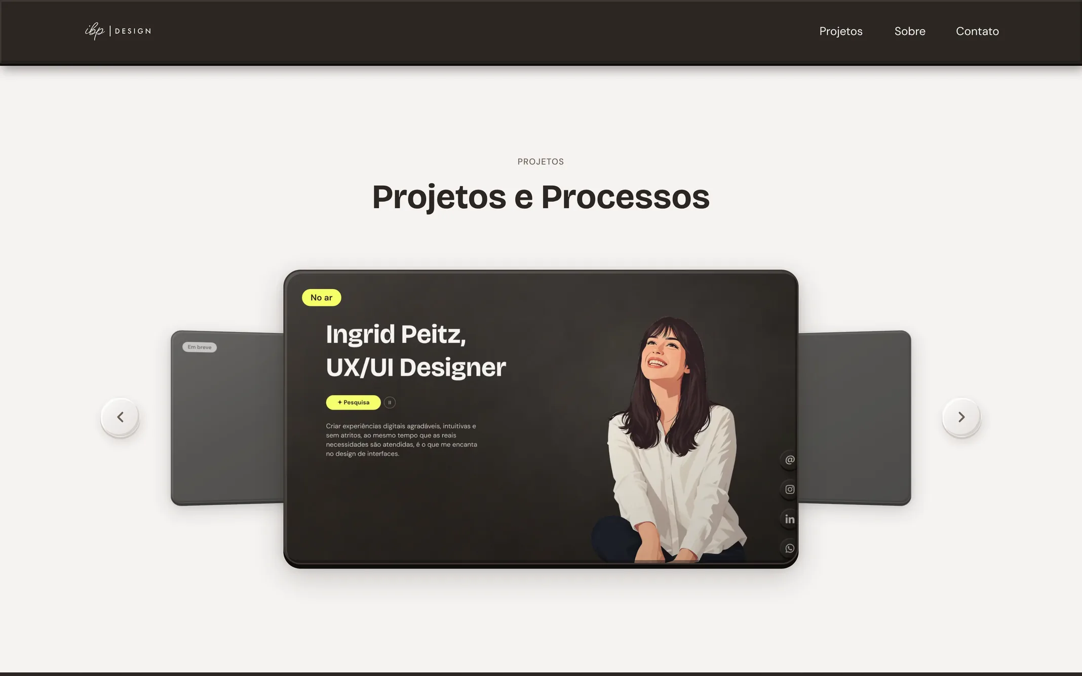 Projetos no desktop: o card do ibp | design em destaque no carrossel, com os cards “Em breve” dos lados.